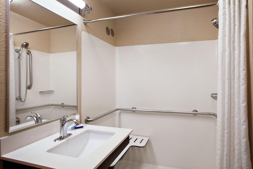Candlewood Suites Medford By Ihg Екстер'єр фото