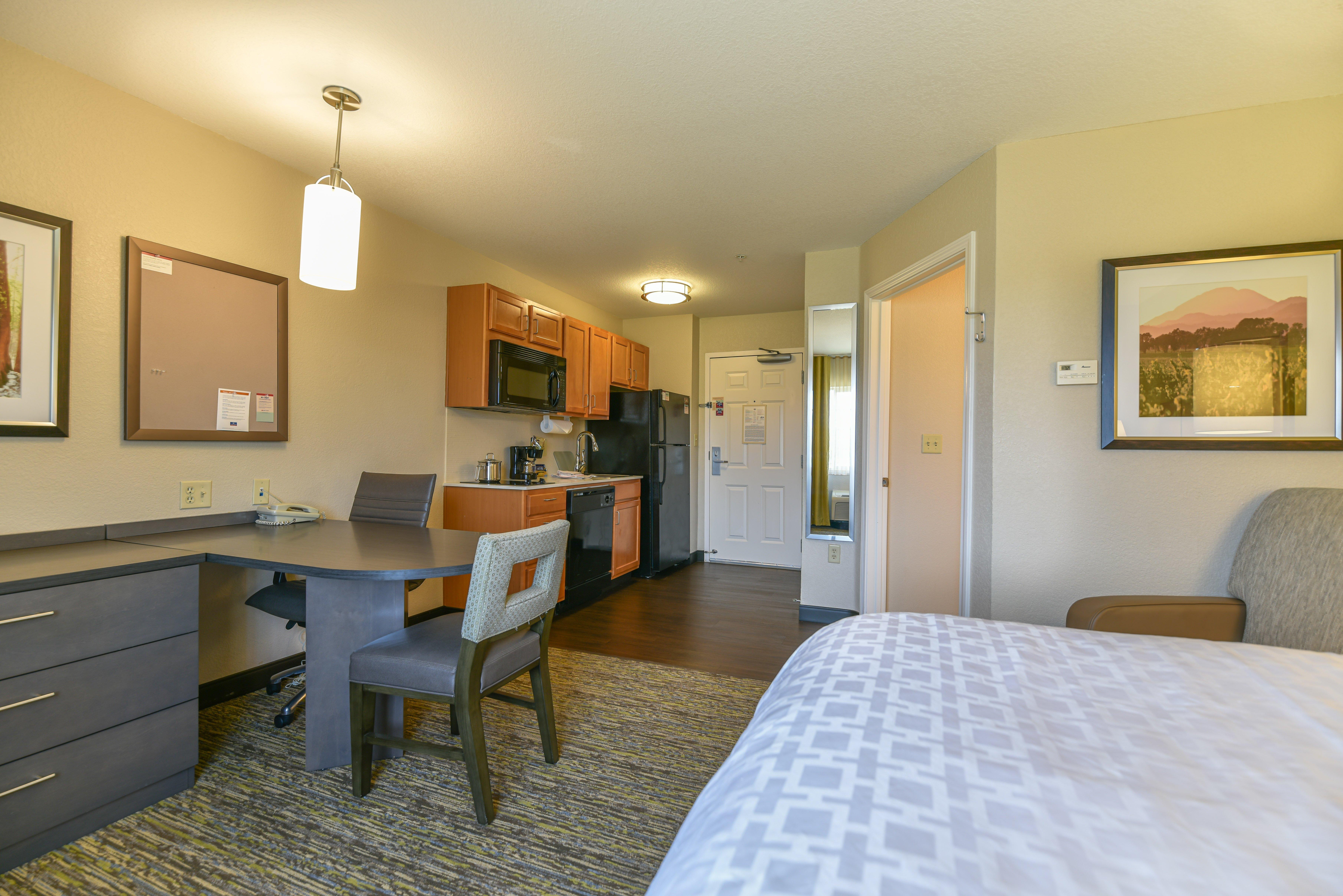 Candlewood Suites Medford By Ihg Екстер'єр фото